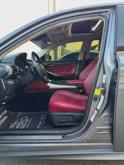 لكزس IS300 V4 2.0L موديل 2019 وارد فل اوبشن بحاله ممتازه-15