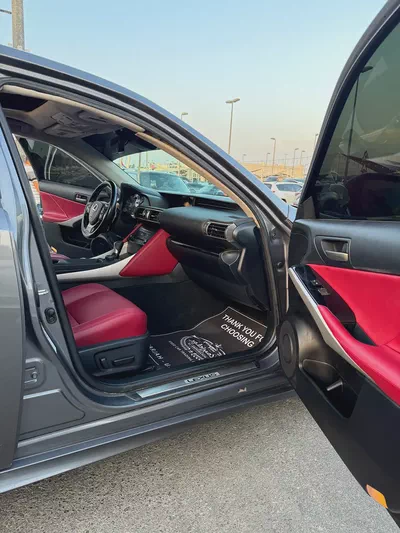 لكزس IS300 V4 2.0L موديل 2019 وارد فل اوبشن بحاله ممتازه-18