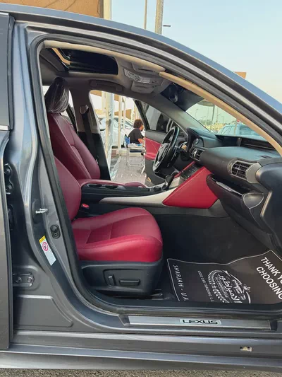 لكزس IS300 V4 2.0L موديل 2019 وارد فل اوبشن بحاله ممتازه-19