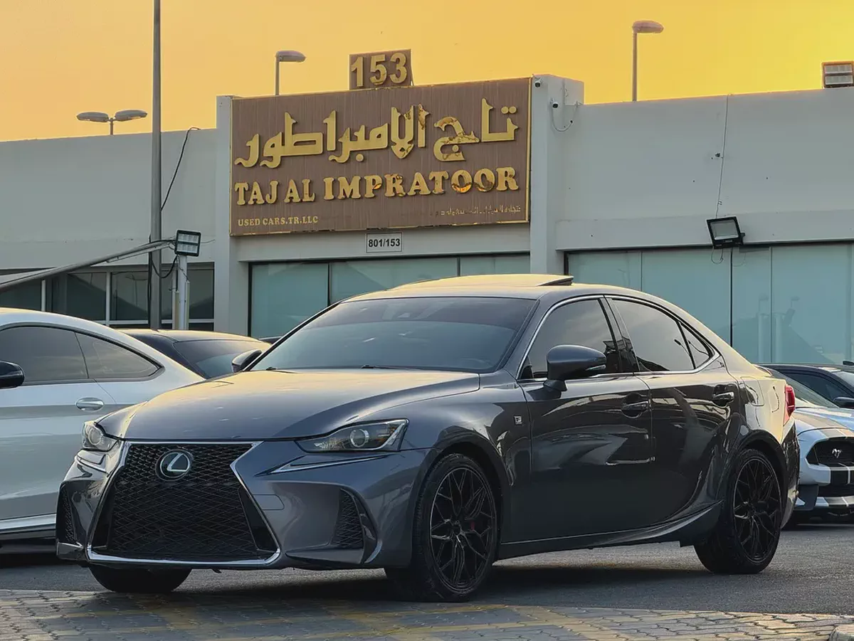 لكزس IS300 V4 2.0L موديل 2019 وارد فل اوبشن بحاله ممتازه-3-3