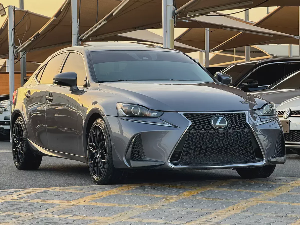 لكزس IS300 V4 2.0L موديل 2019 وارد فل اوبشن بحاله ممتازه-4-4