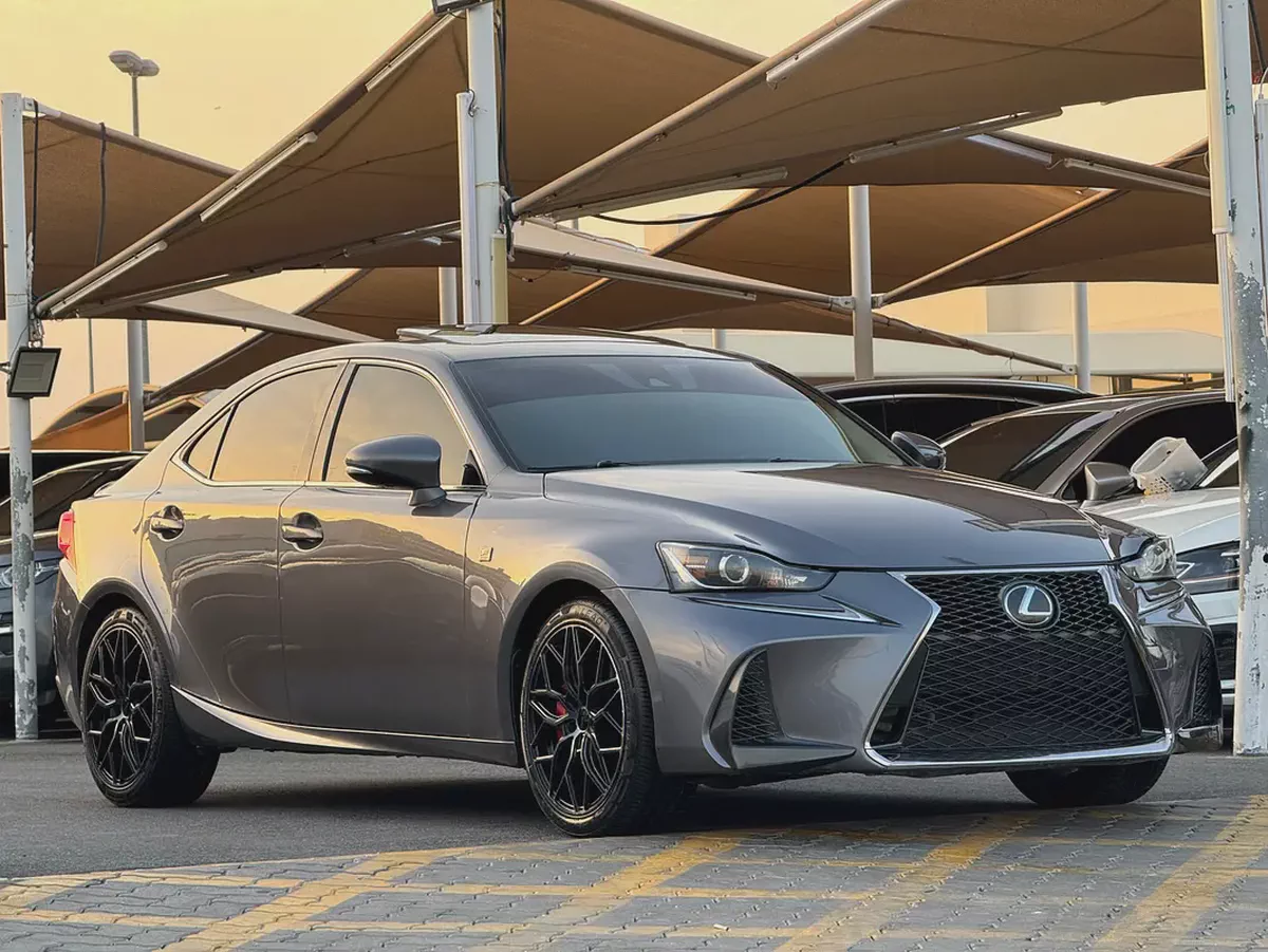 لكزس IS300 V4 2.0L موديل 2019 وارد فل اوبشن بحاله ممتازه-5-5