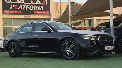 Mercedes E300 model 2025 brand new with contract service مرسيدس اي ٣٠٠ موديل ٢٠٢٥ جديدة مع عقد صيانة-0