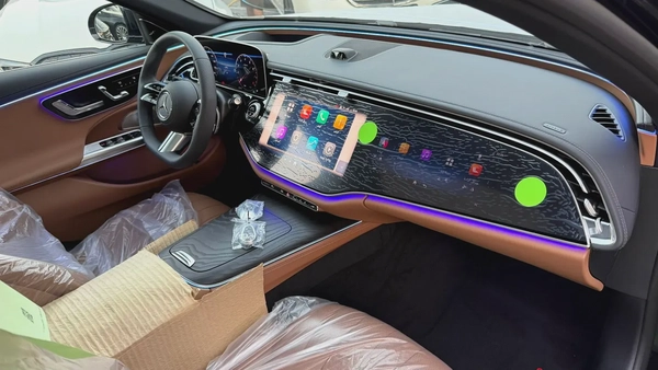 Mercedes E300 model 2025 brand new with contract service مرسيدس اي ٣٠٠ موديل ٢٠٢٥ جديدة مع عقد صيانة