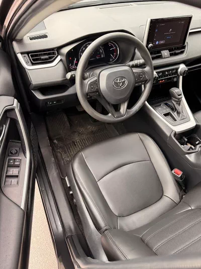 Toyota RAV4 XLE 2.5L push start 2024-15