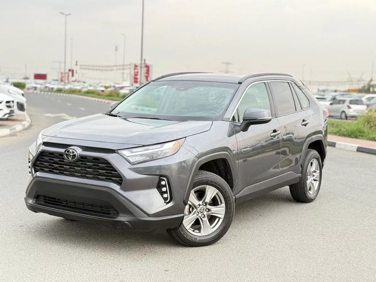Toyota RAV4 XLE 2.5L push start 2024-10-0
