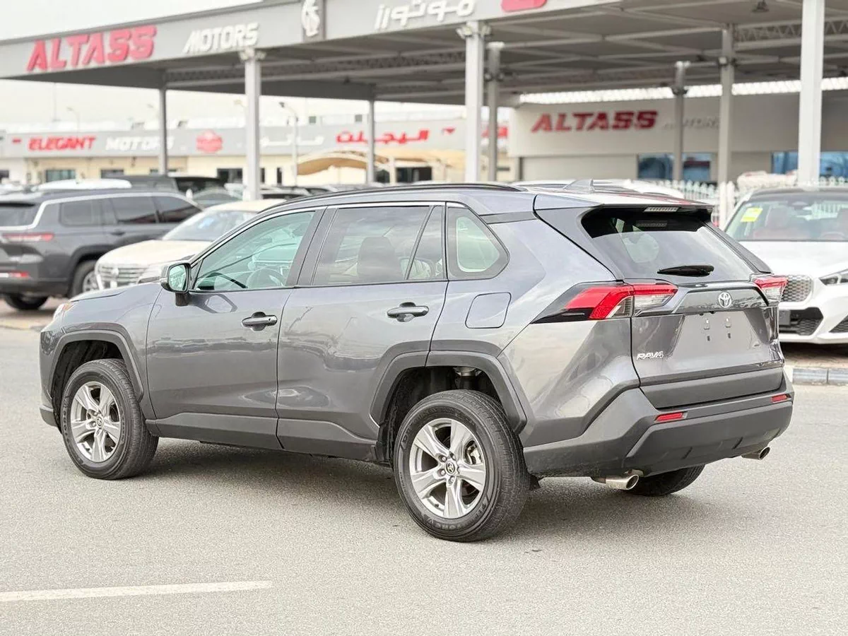 Toyota RAV4 XLE 2.5L push start 2024-11-0