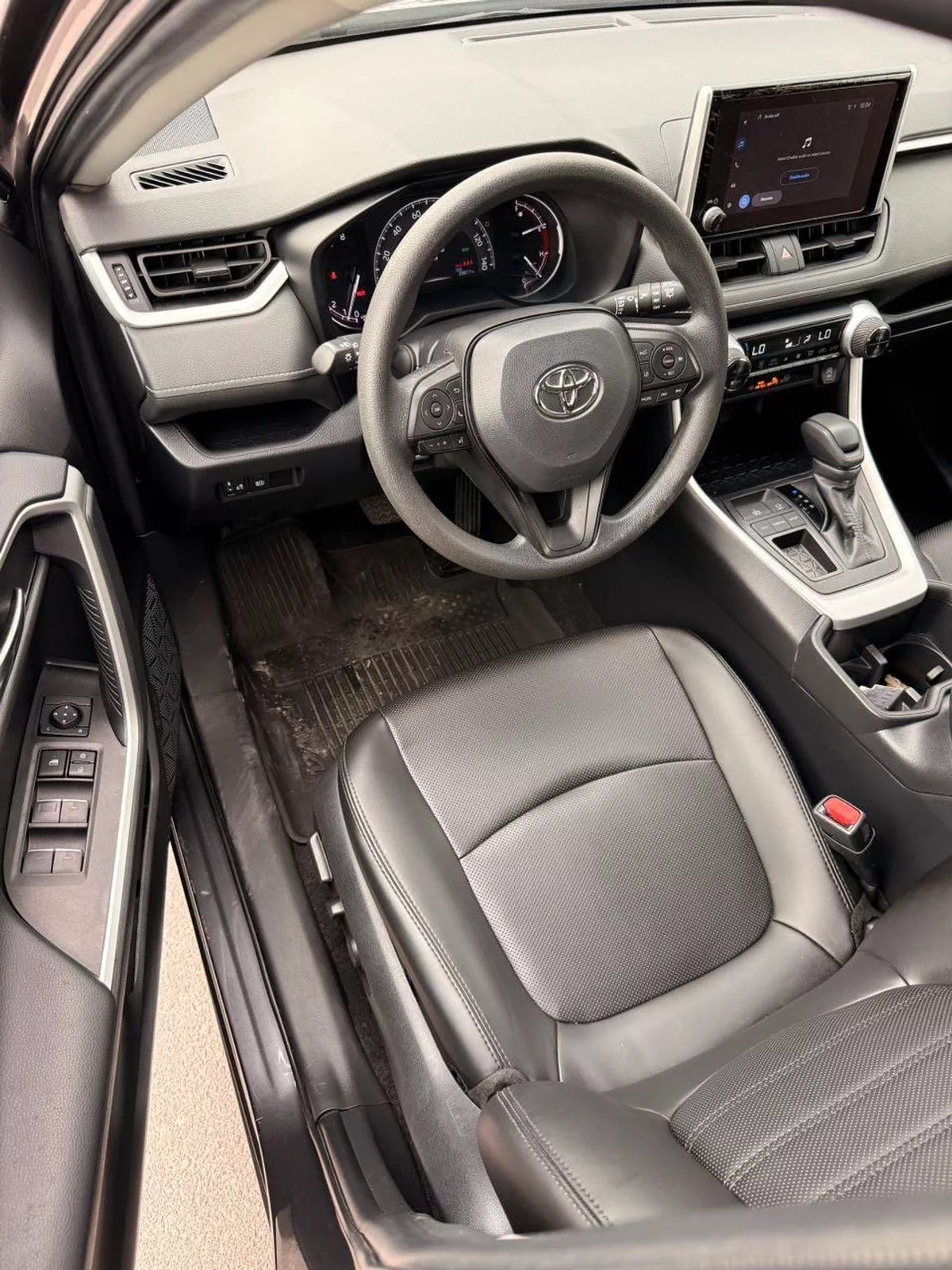 Toyota RAV4 XLE 2.5L push start 2024-15-0