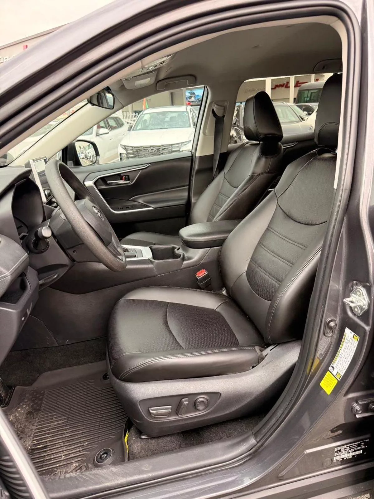 Toyota RAV4 XLE 2.5L push start 2024-5-0
