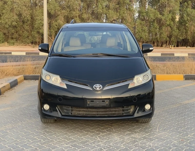 Toyota Previa SE | Model 2017 | GCC Specs | 7 seater-1