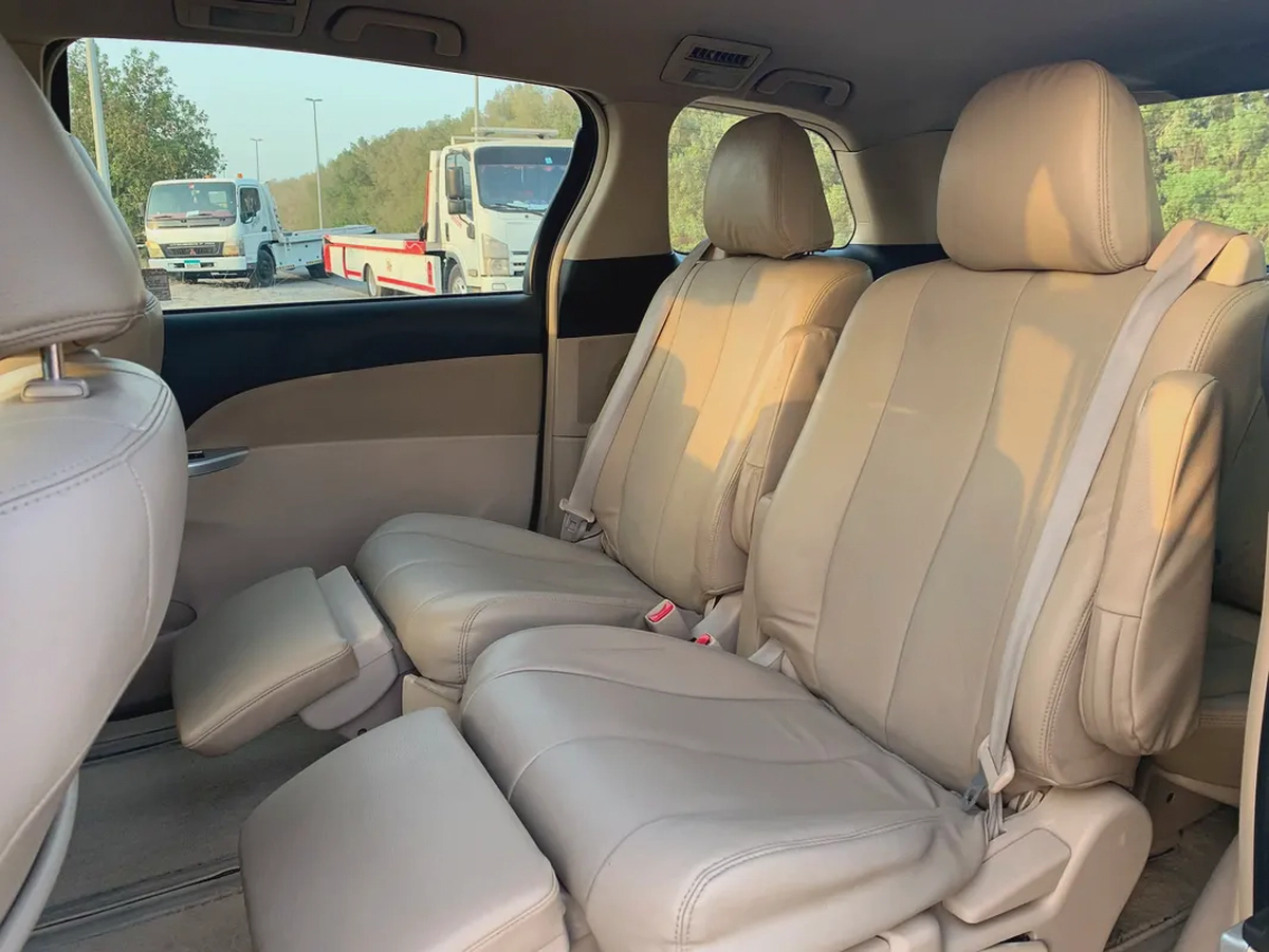 Toyota Previa SE | Model 2017 | GCC Specs | 7 seater-9-9