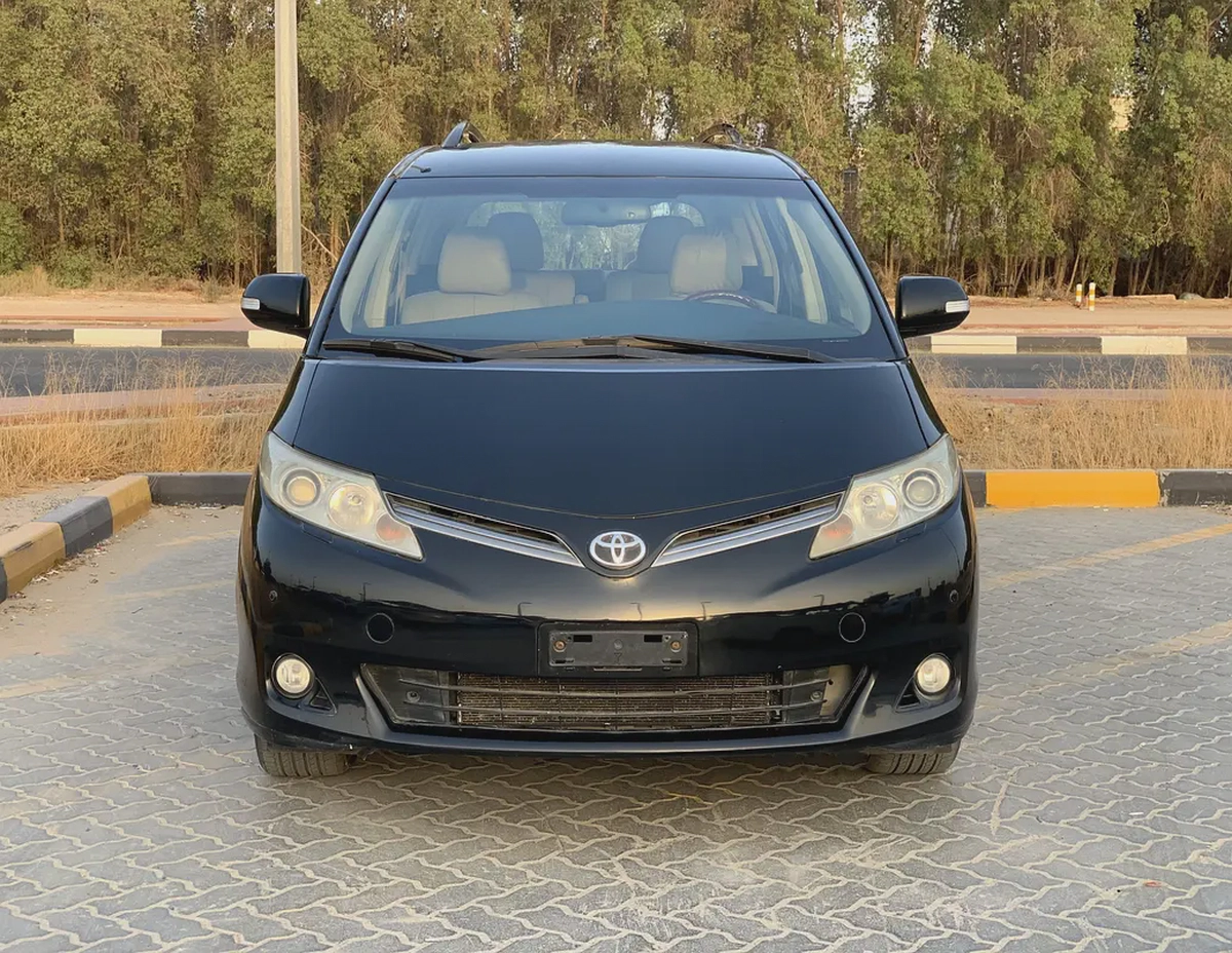 Toyota Previa SE | Model 2017 | GCC Specs | 7 seater-1-1