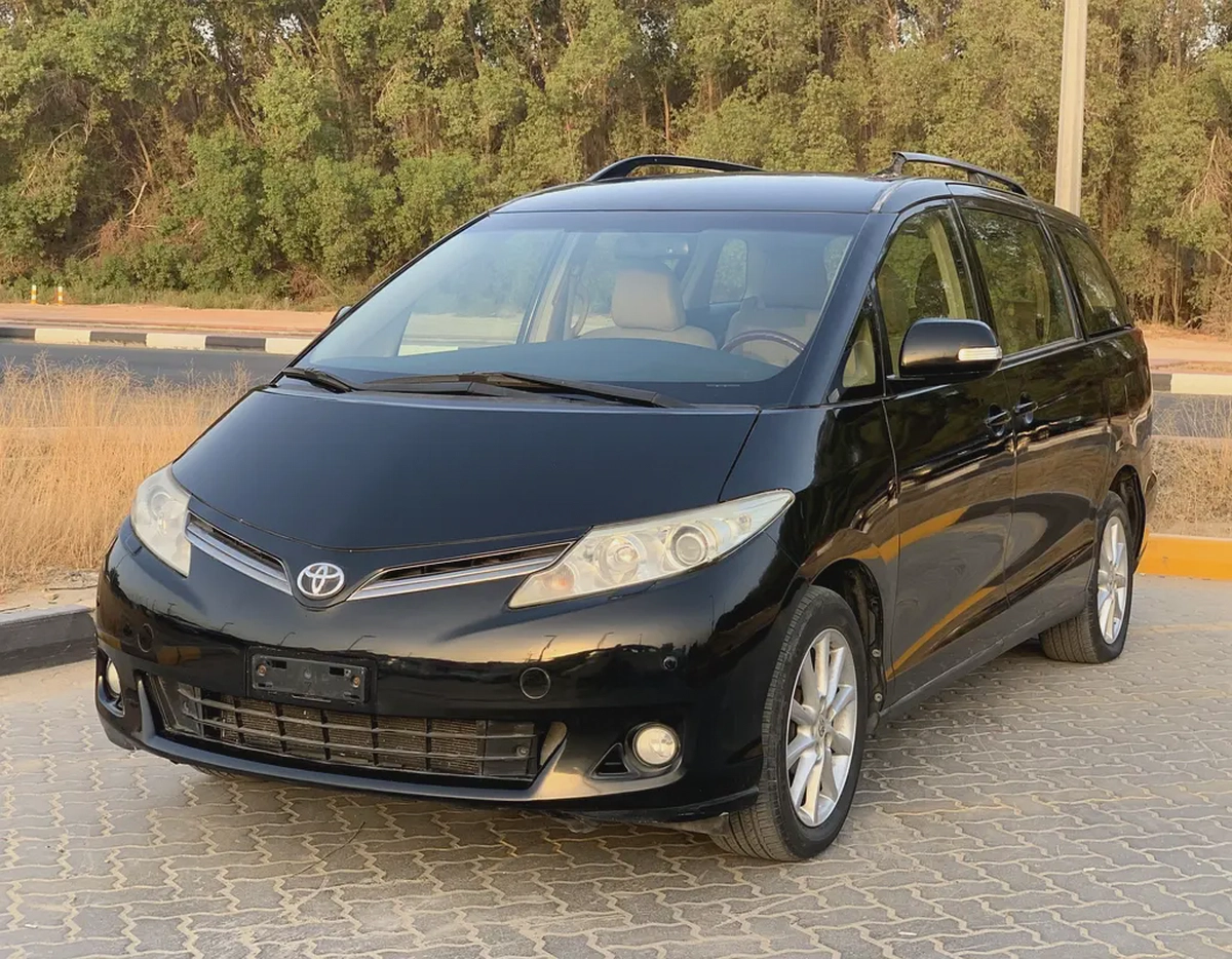 Toyota Previa SE | Model 2017 | GCC Specs | 7 seater-2-2