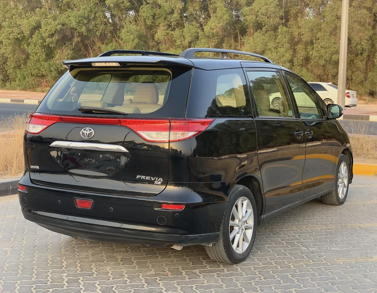 Toyota Previa SE | Model 2017 | GCC Specs | 7 seater-3-3