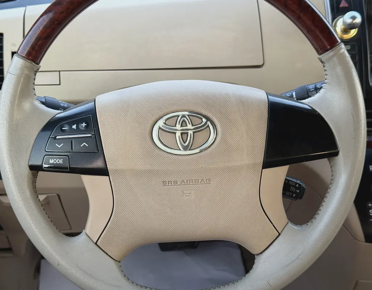Toyota Previa SE | Model 2017 | GCC Specs | 7 seater-8-8