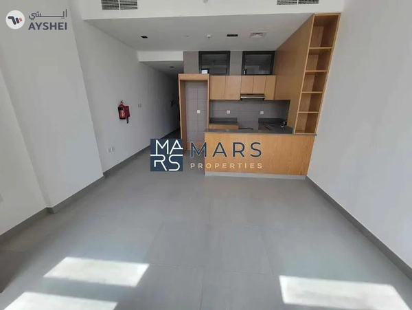 Sweet Studio | Mid Floor | Community View |