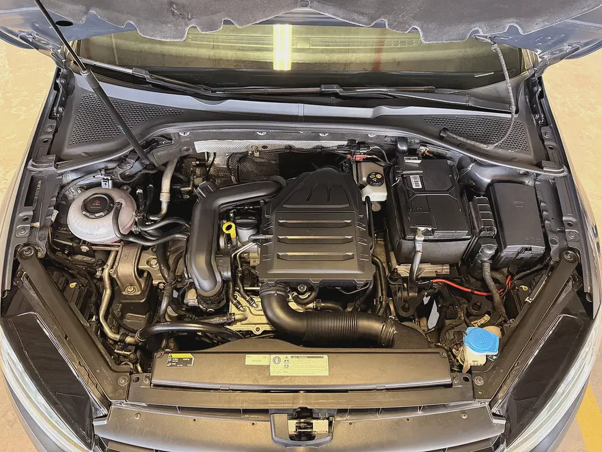 Volkswagen Golf SEL 1.0 Turbo 2018 GCC Specs With Service History In Perfect Condition-17-17