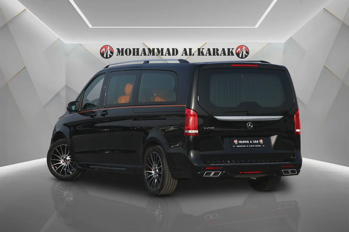 MERCEDES BENZ V CLASS 2022 - GCC - FULLY LOADED - V-LINE - AMAZING CONDITION-4-4