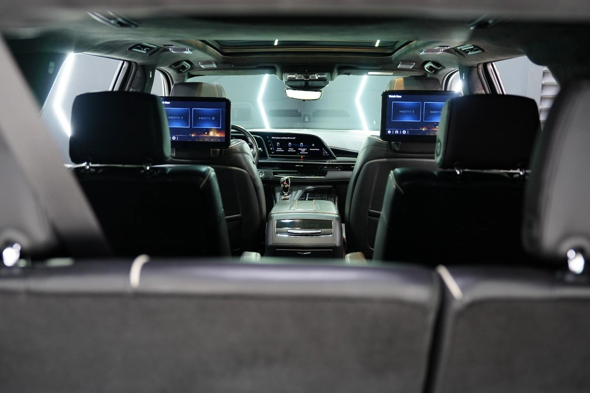 Cadillac Escalade V 2023-12-12