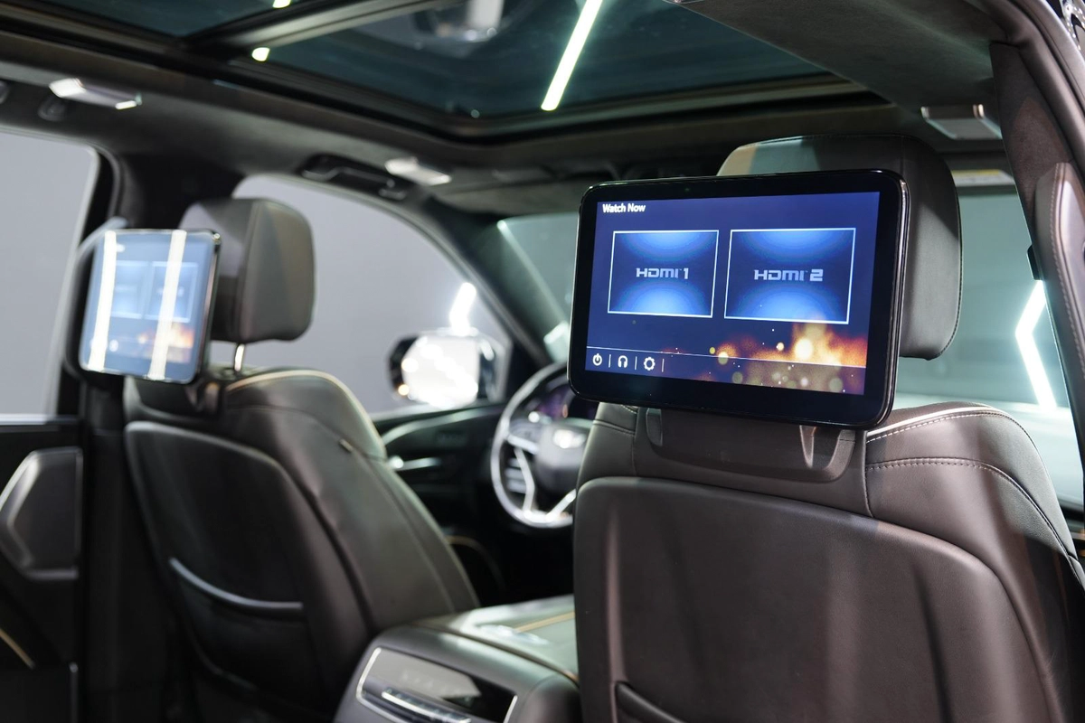 Cadillac Escalade V 2023-11-11