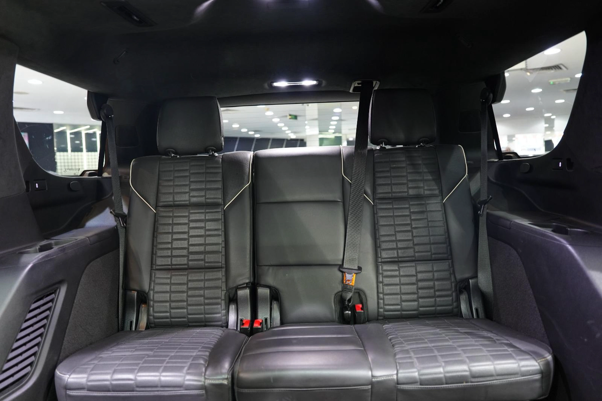 Cadillac Escalade V 2023-10-10