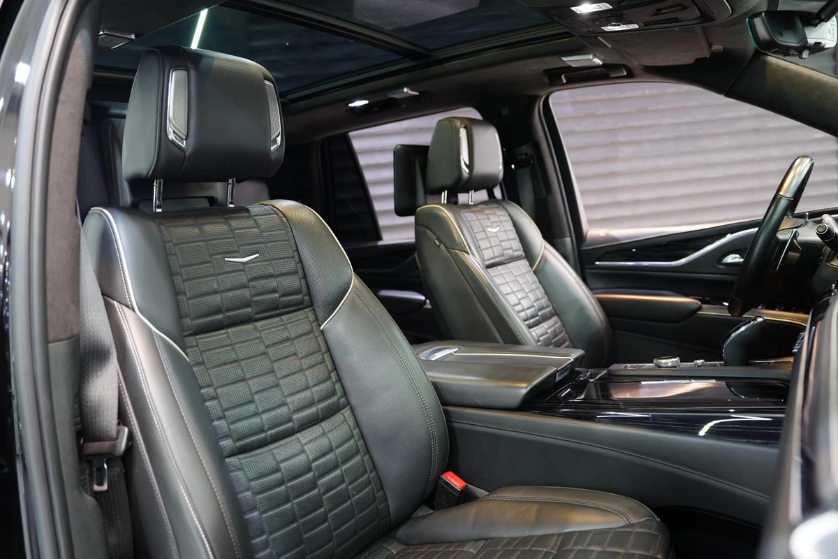 Cadillac Escalade V 2023-7-7