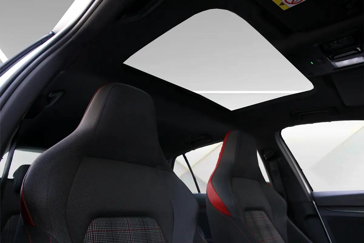 VOLKSWAGEN GOLF GTI - 2022 - GCC - FULLY LOADED - AMAZING CONDITION-7-7