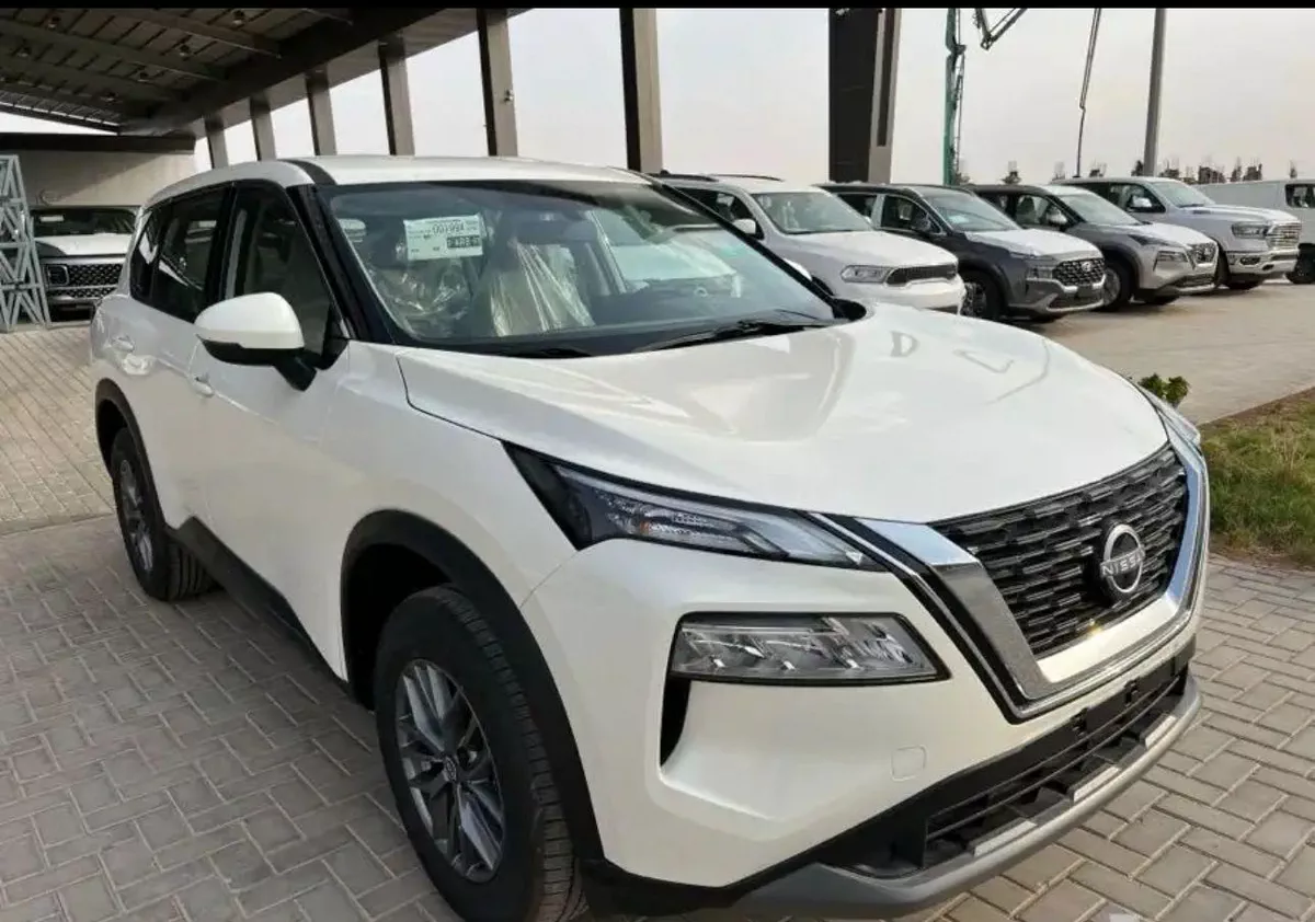 2026 Nissan X-Trail – Modern SUV 2.5 white beige-2-2