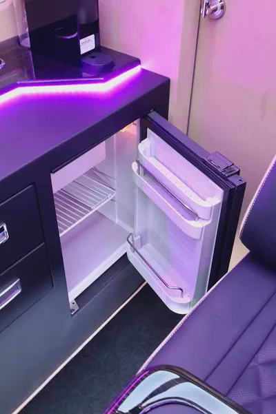 MERCEDES BENZ SPRINTER GCC 519 CDI - FULL EXCLUSIVE + FRIDGE + BATHROOM + COFFEE MACHINE + APPLE TV-9