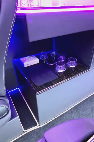 MERCEDES BENZ SPRINTER GCC 519 CDI - FULL EXCLUSIVE + FRIDGE + BATHROOM + COFFEE MACHINE + APPLE TV-11