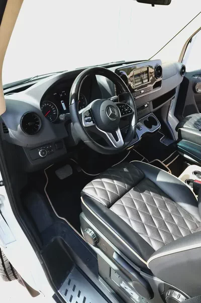 MERCEDES BENZ SPRINTER GCC 519 CDI - FULL EXCLUSIVE + FRIDGE + BATHROOM + COFFEE MACHINE + APPLE TV-15