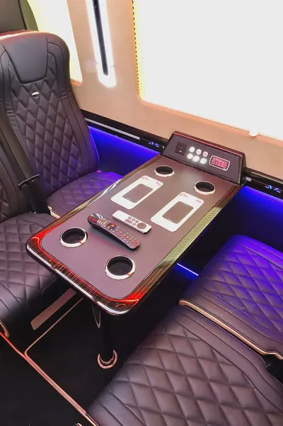 MERCEDES BENZ SPRINTER GCC 519 CDI - FULL EXCLUSIVE + FRIDGE + BATHROOM + COFFEE MACHINE + APPLE TV-17