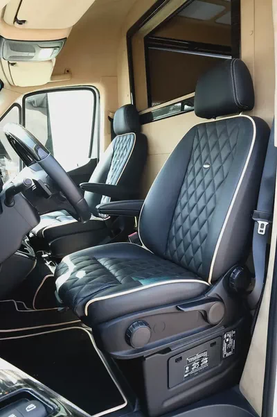 MERCEDES BENZ SPRINTER GCC 519 CDI - FULL EXCLUSIVE + FRIDGE + BATHROOM + COFFEE MACHINE + APPLE TV-18