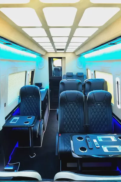 MERCEDES BENZ SPRINTER GCC 519 CDI - FULL EXCLUSIVE + FRIDGE + BATHROOM + COFFEE MACHINE + APPLE TV-19