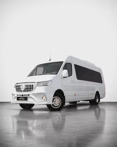 MERCEDES BENZ SPRINTER GCC 519 CDI - FULL EXCLUSIVE + FRIDGE + BATHROOM + COFFEE MACHINE + APPLE TV-0
