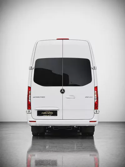 MERCEDES BENZ SPRINTER GCC 519 CDI - FULL EXCLUSIVE + FRIDGE + BATHROOM + COFFEE MACHINE + APPLE TV-2