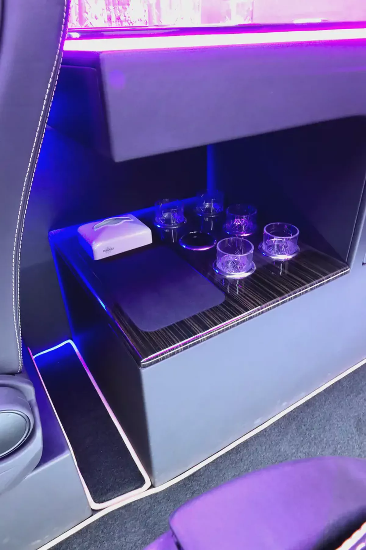 MERCEDES BENZ SPRINTER GCC 519 CDI - FULL EXCLUSIVE + FRIDGE + BATHROOM + COFFEE MACHINE + APPLE TV-11-11