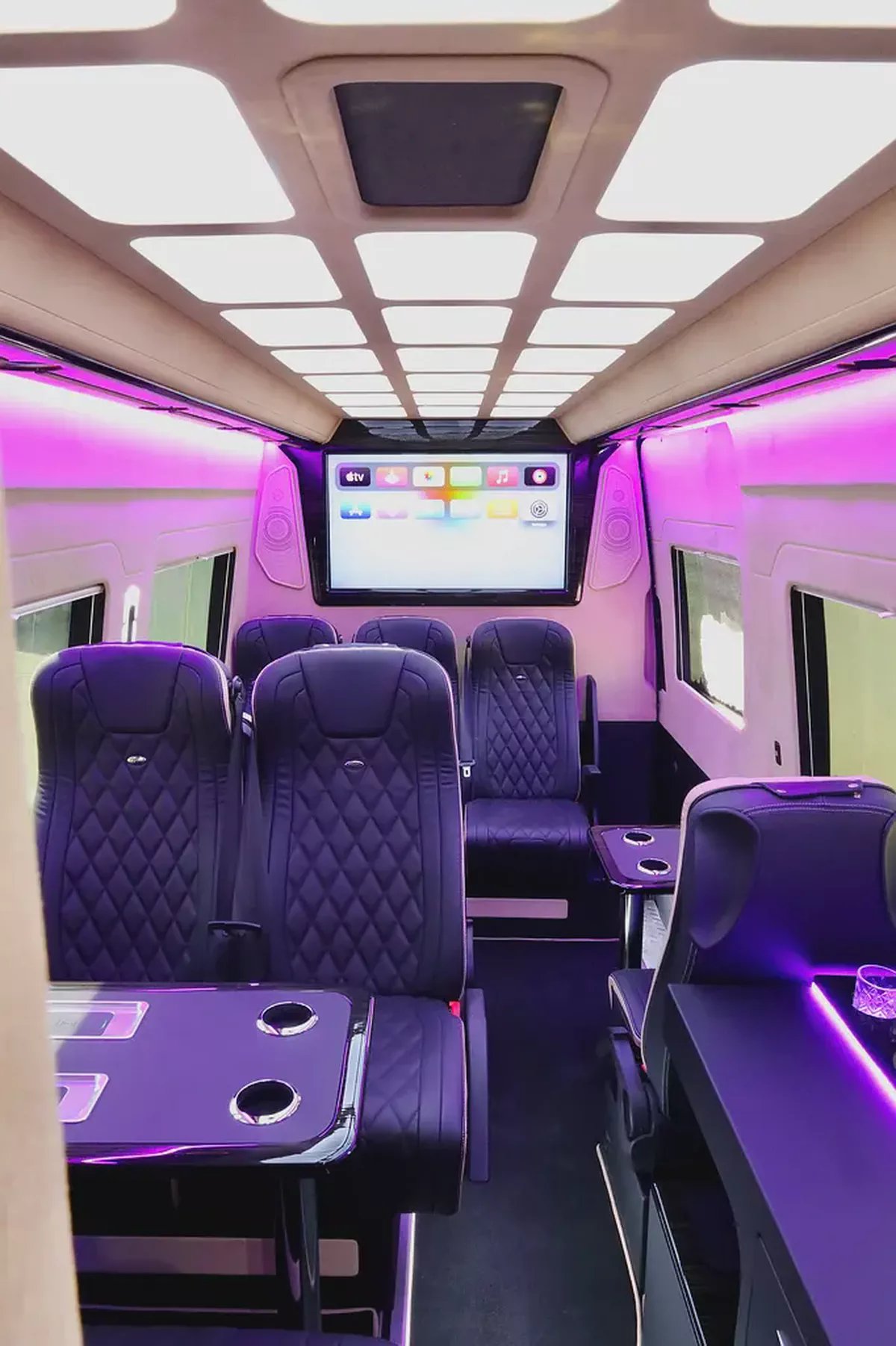 MERCEDES BENZ SPRINTER GCC 519 CDI - FULL EXCLUSIVE + FRIDGE + BATHROOM + COFFEE MACHINE + APPLE TV-4-4