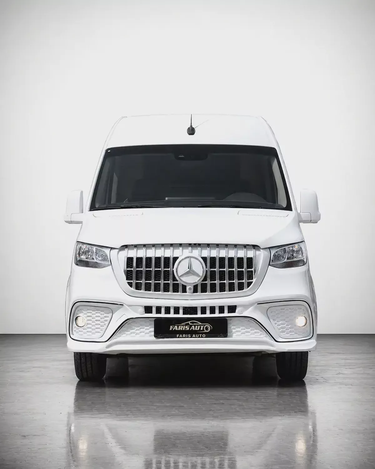 MERCEDES BENZ SPRINTER GCC 519 CDI - FULL EXCLUSIVE + FRIDGE + BATHROOM + COFFEE MACHINE + APPLE TV-1-1