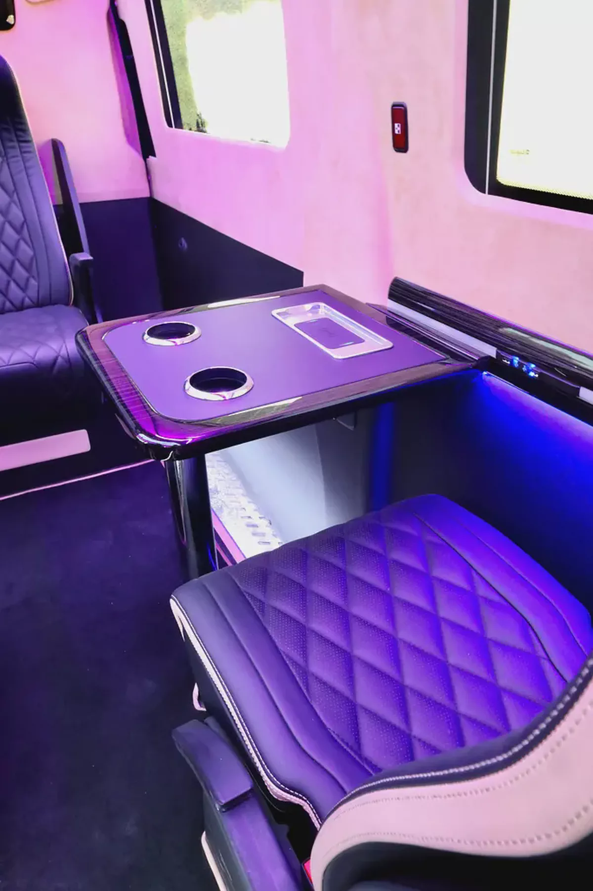MERCEDES BENZ SPRINTER GCC 519 CDI - FULL EXCLUSIVE + FRIDGE + BATHROOM + COFFEE MACHINE + APPLE TV-8-8