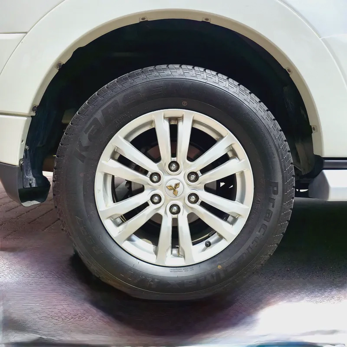 ZERO ACCIDENT II LIKE NEW II FULL SERVICE AVAILABLE II 0 FAULT II GCC Specs - Excellent Condition-19-19
