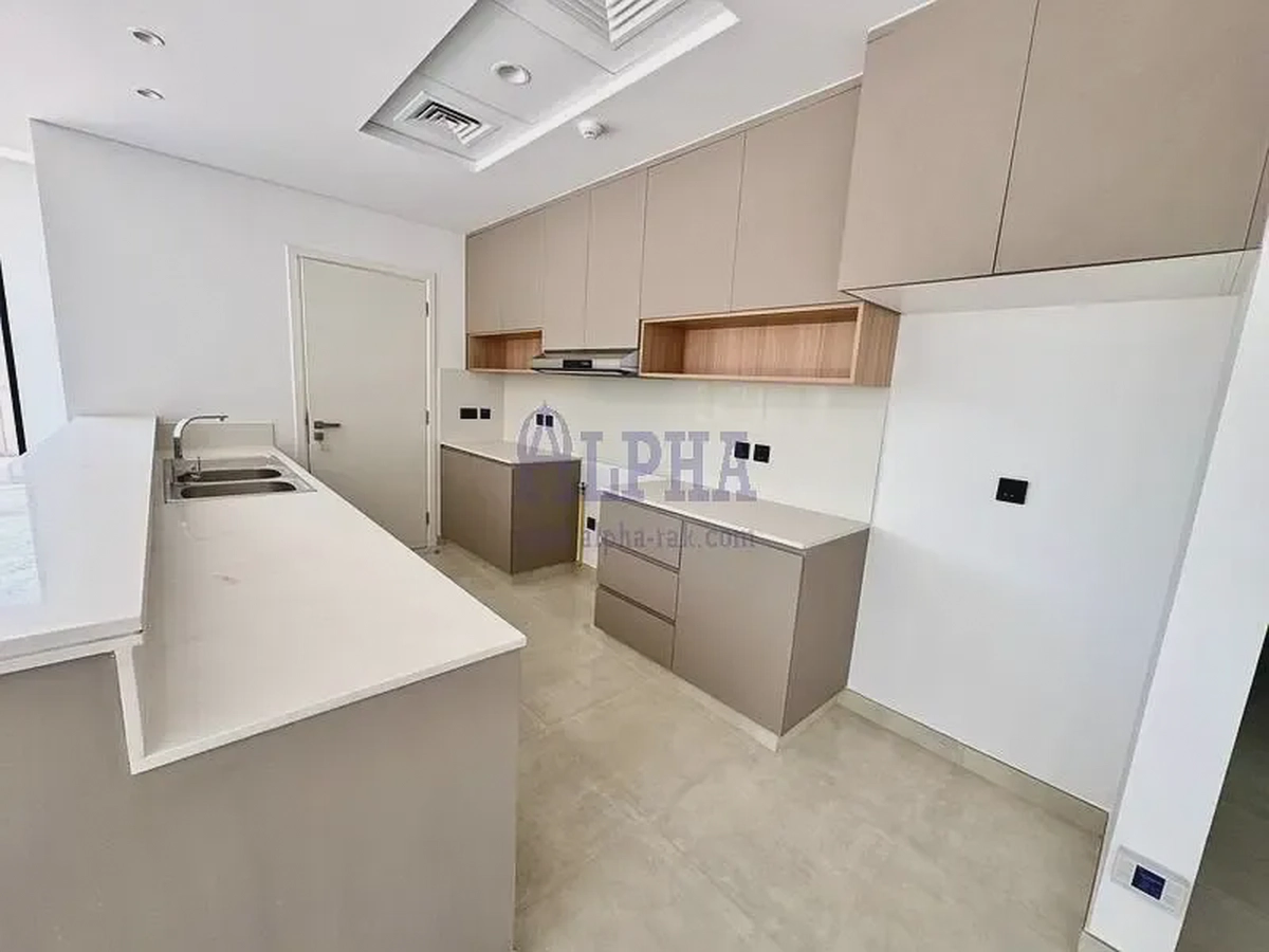 Brand New | 3 bed + Maid's room | Close to the Beach-6-6