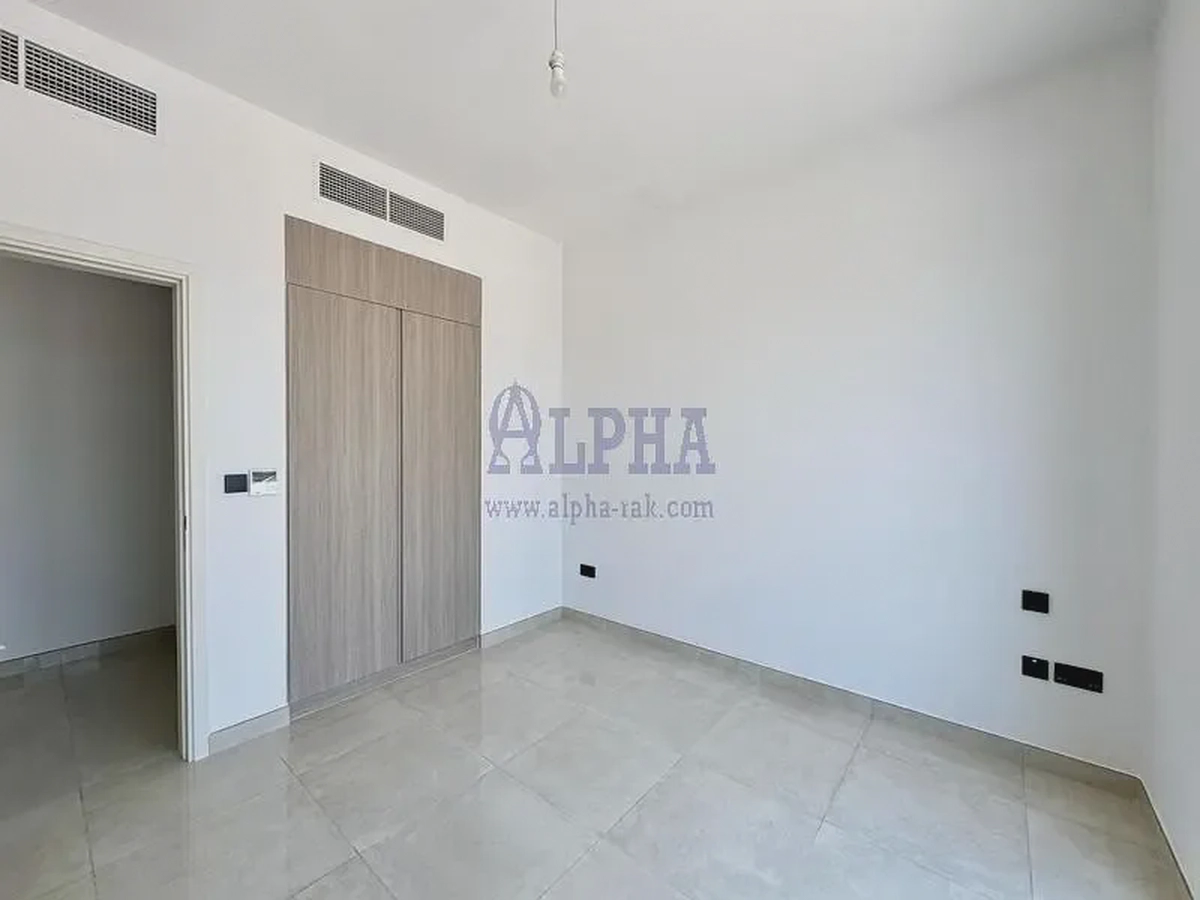 Brand New | 3 bed + Maid's room | Close to the Beach-5-5