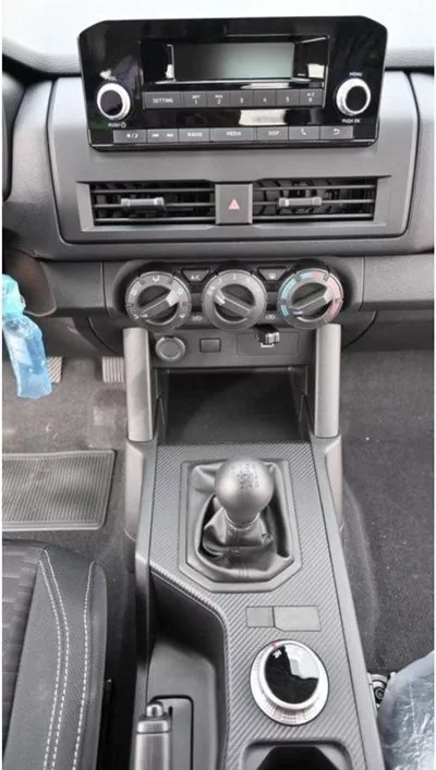 Mitsubishi L200 GLX Mitsubishi L200 2.4L diesel M/T V4 MY 2024-8