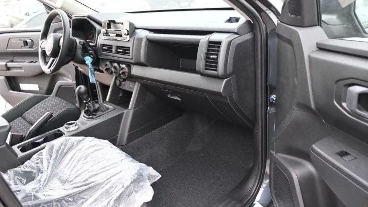 Mitsubishi L200 GLX Mitsubishi L200 2.4L diesel M/T V4 MY 2024-9-0