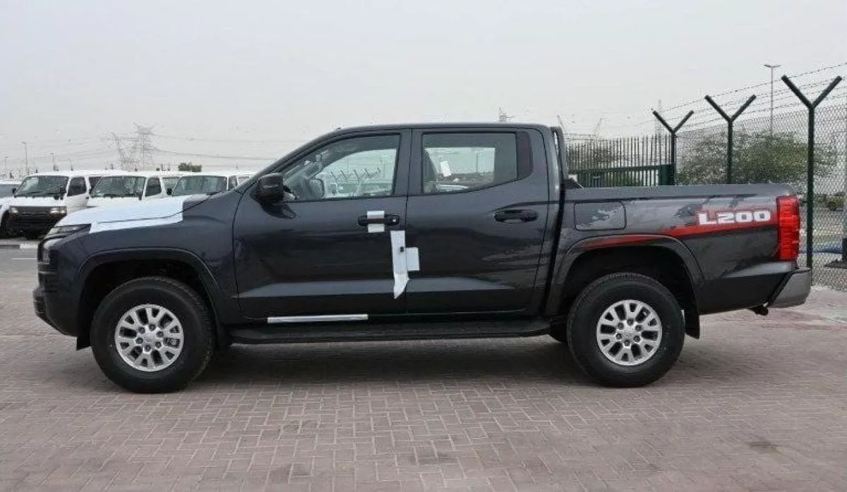 Mitsubishi L200 GLX Mitsubishi L200 2.4L diesel M/T V4 MY 2024-2-0