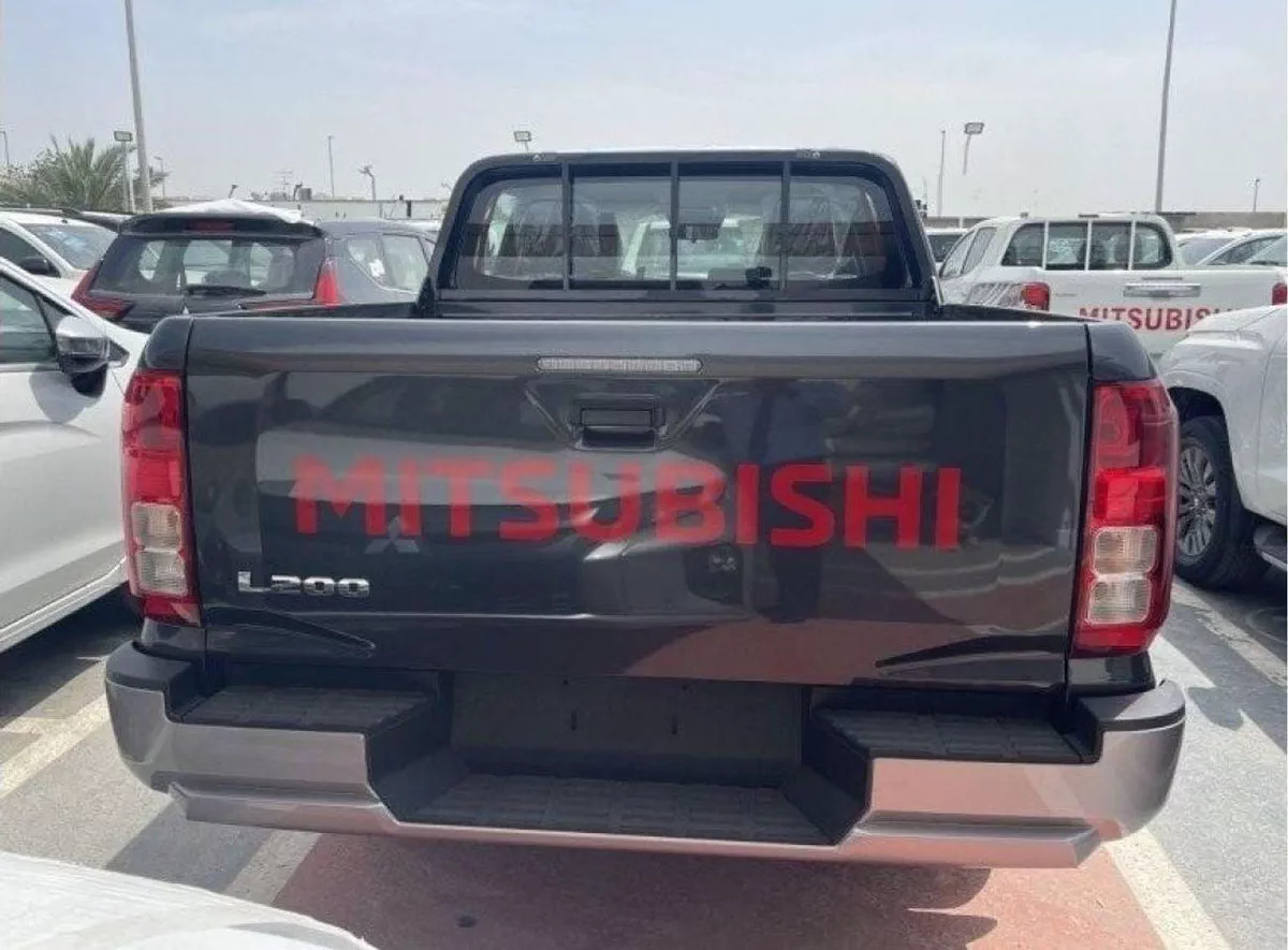 Mitsubishi L200 GLX Mitsubishi L200 2.4L diesel M/T V4 MY 2024-4-0