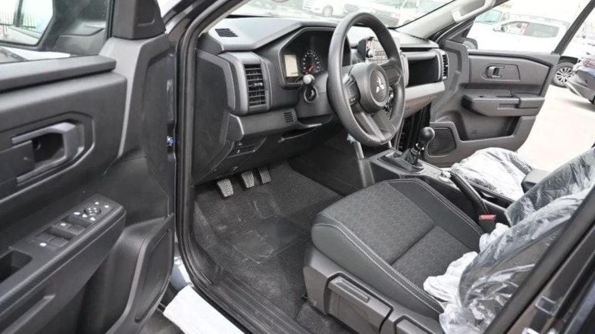 Mitsubishi L200 GLX Mitsubishi L200 2.4L diesel M/T V4 MY 2024-5-0