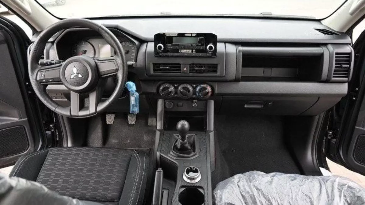 Mitsubishi L200 GLX Mitsubishi L200 2.4L diesel M/T V4 MY 2024-6-0