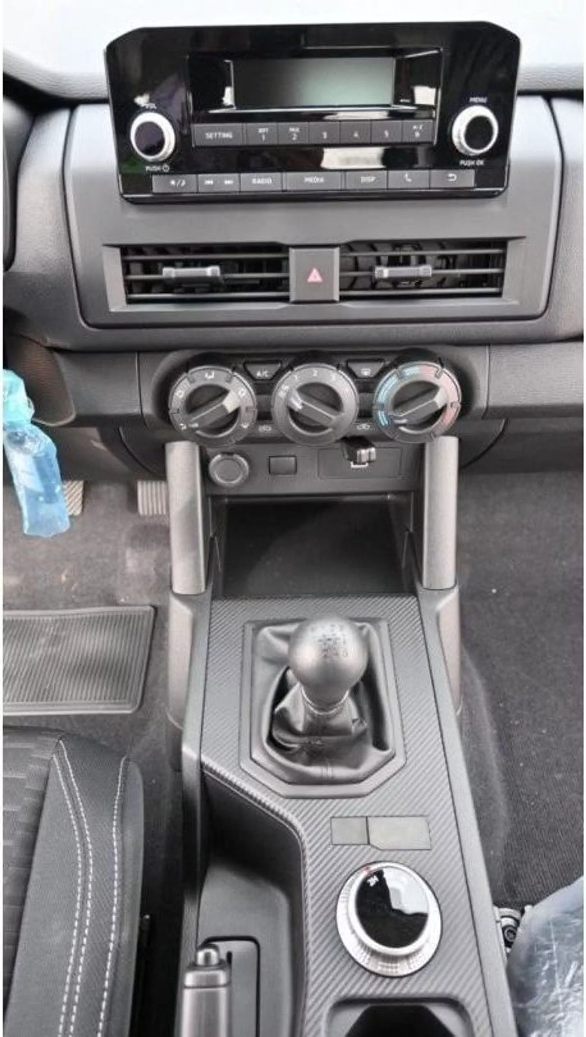 Mitsubishi L200 GLX Mitsubishi L200 2.4L diesel M/T V4 MY 2024-8-0